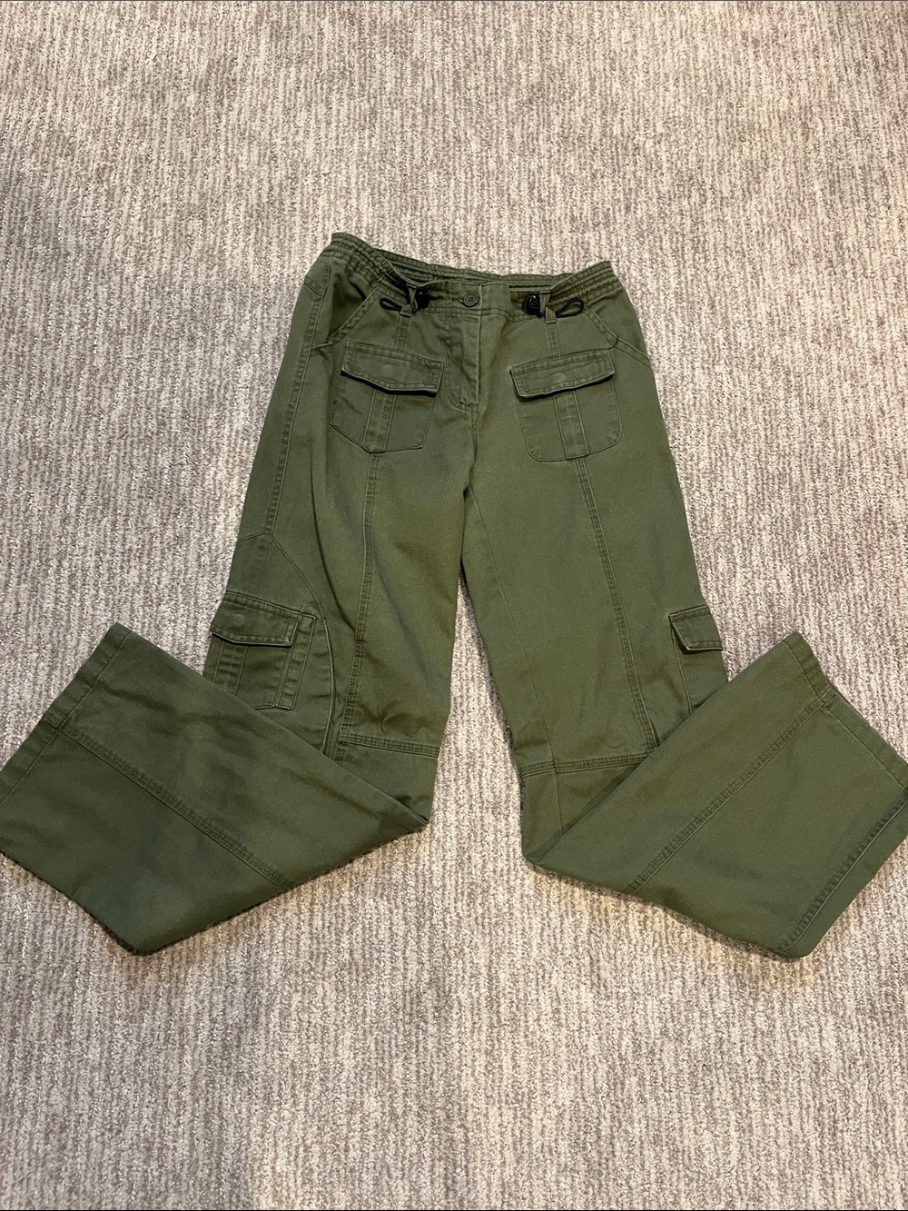 J GALT/BRANDY MELVILLE - women’s Olive Green Cargo Pants with Pocket Details